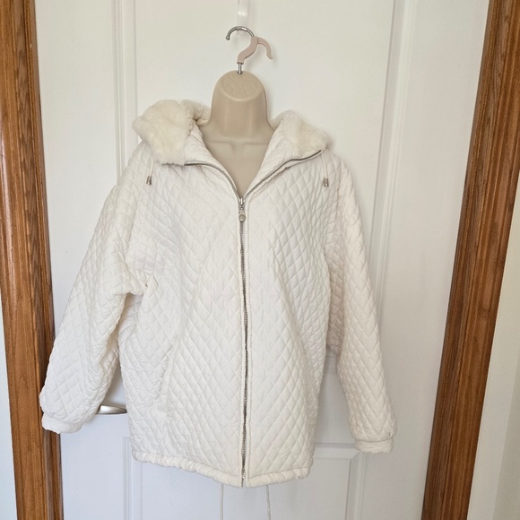 Womens size XS white jacket with hood. - Picture 1 of 13